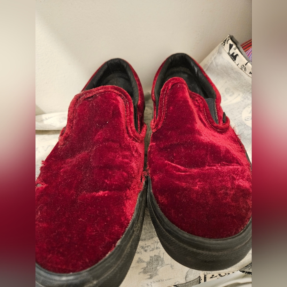 VANS Classic Slip On in Oxblood Velvet GUC size 9 womens